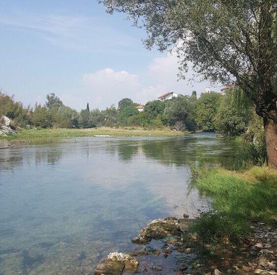 تختخواب و صبحانه Villa Velagić