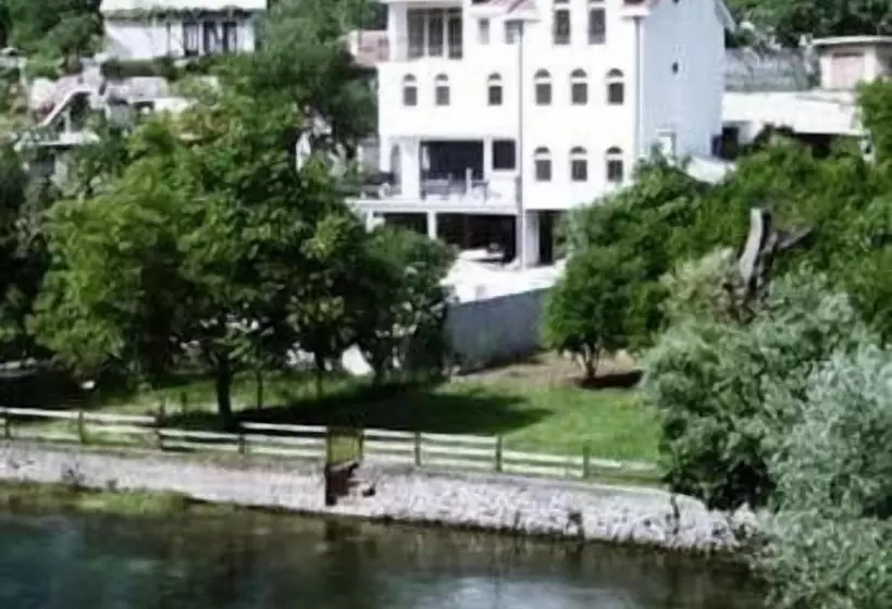 تختخواب و صبحانه Villa Velagić