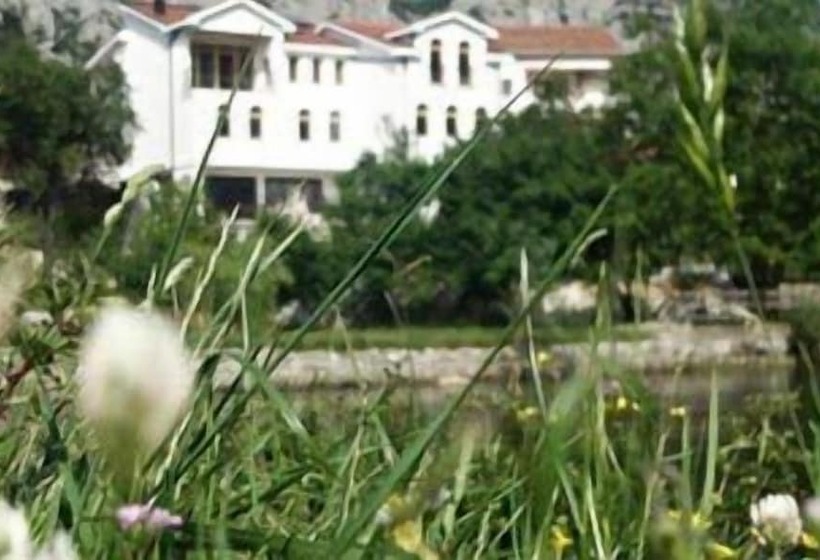 تختخواب و صبحانه Villa Velagić