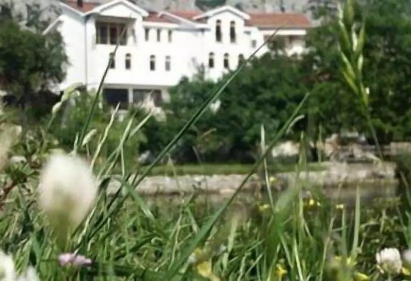 تختخواب و صبحانه Villa Velagić