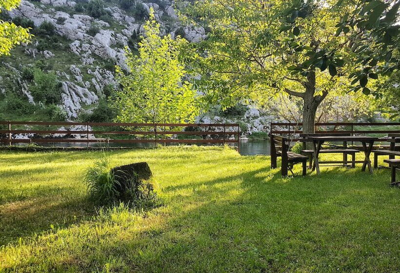 تختخواب و صبحانه Villa Velagić