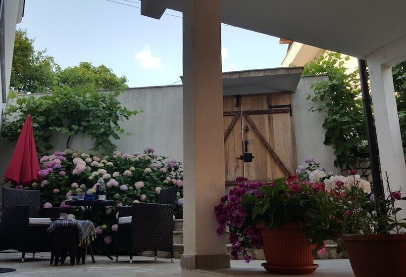 تختخواب و صبحانه Villa Velagić