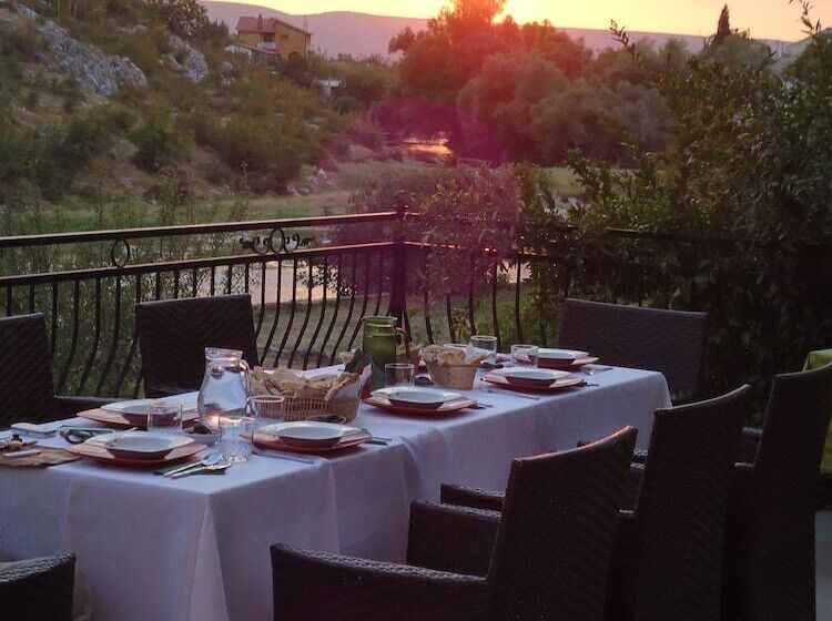 تختخواب و صبحانه Villa Velagić