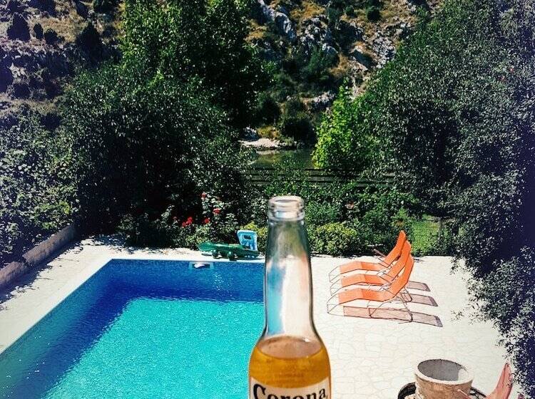 تختخواب و صبحانه Villa Velagić