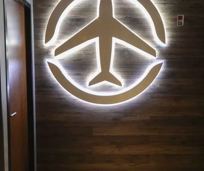 ホテル Abu Dhabi Airport  Terminal 1