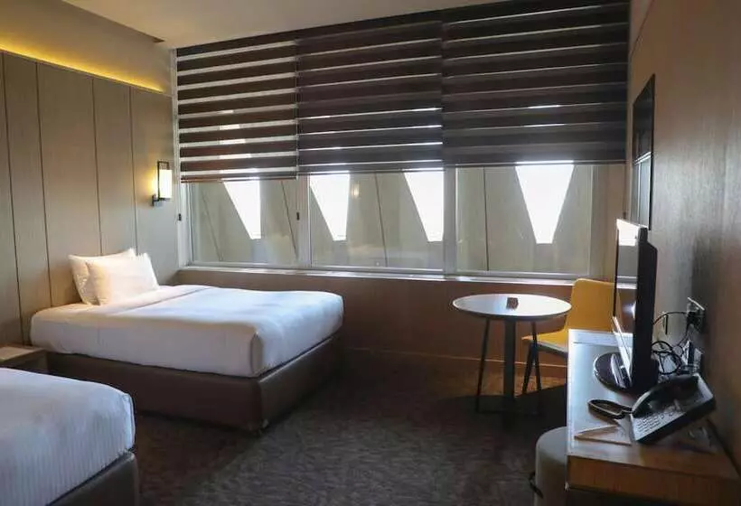 ホテル Abu Dhabi Airport  Terminal 1