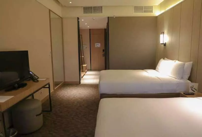 ホテル Abu Dhabi Airport  Terminal 1