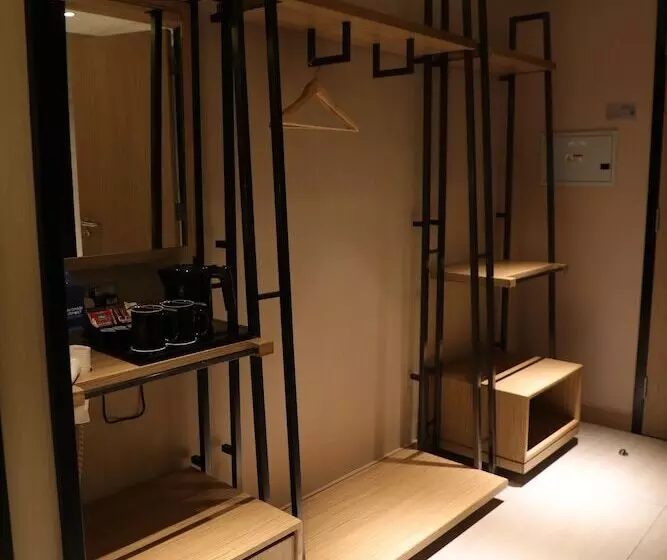 ホテル Abu Dhabi Airport  Terminal 1