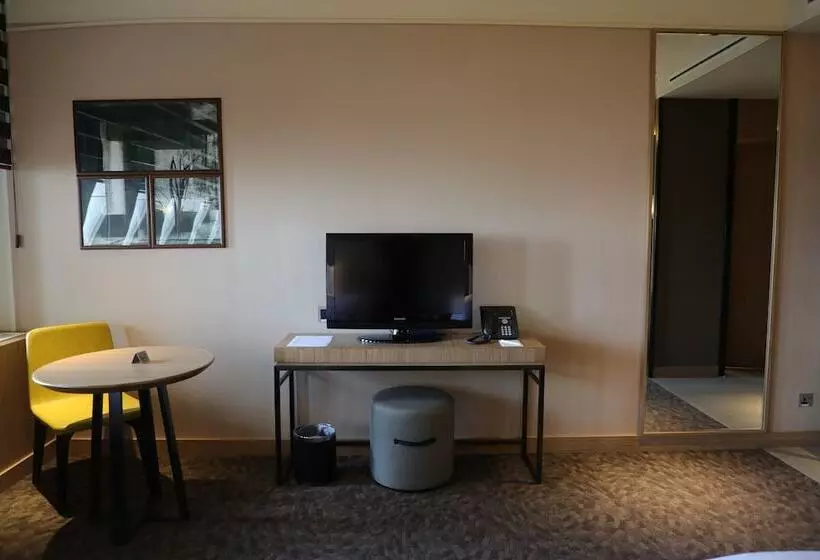 ホテル Abu Dhabi Airport  Terminal 1