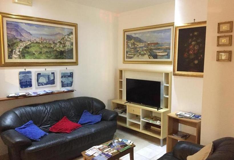 تختخواب و صبحانه Salerno Felix