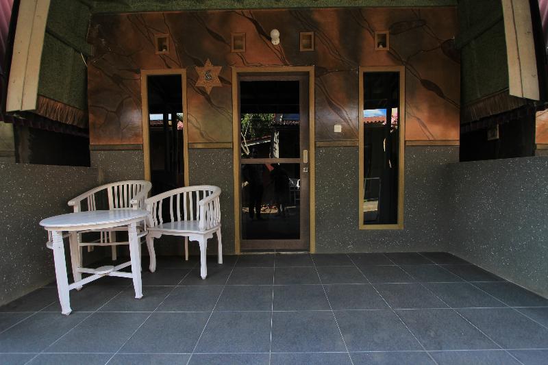 בית מלון כפרי Bale Gili Bungalow By Oyo Rooms