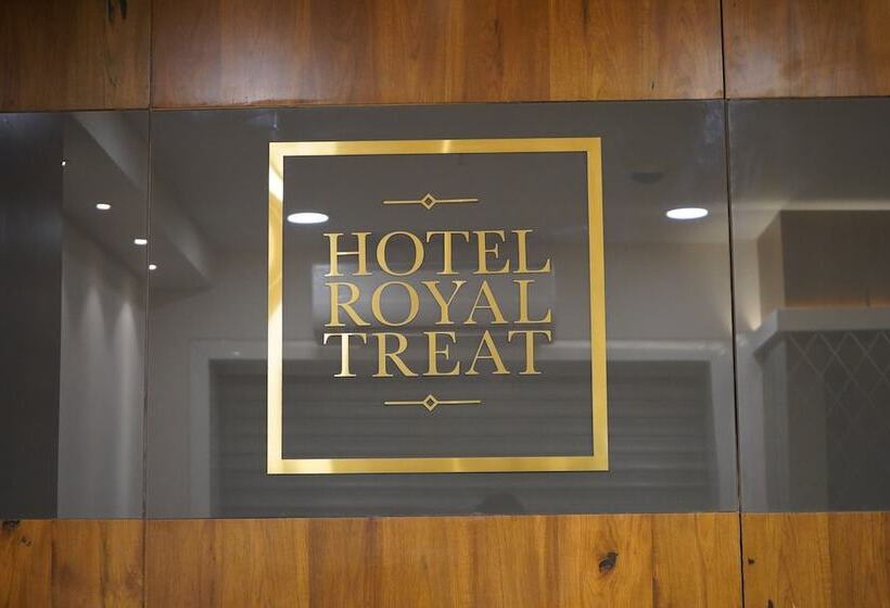 هتل Royal Treat Surat