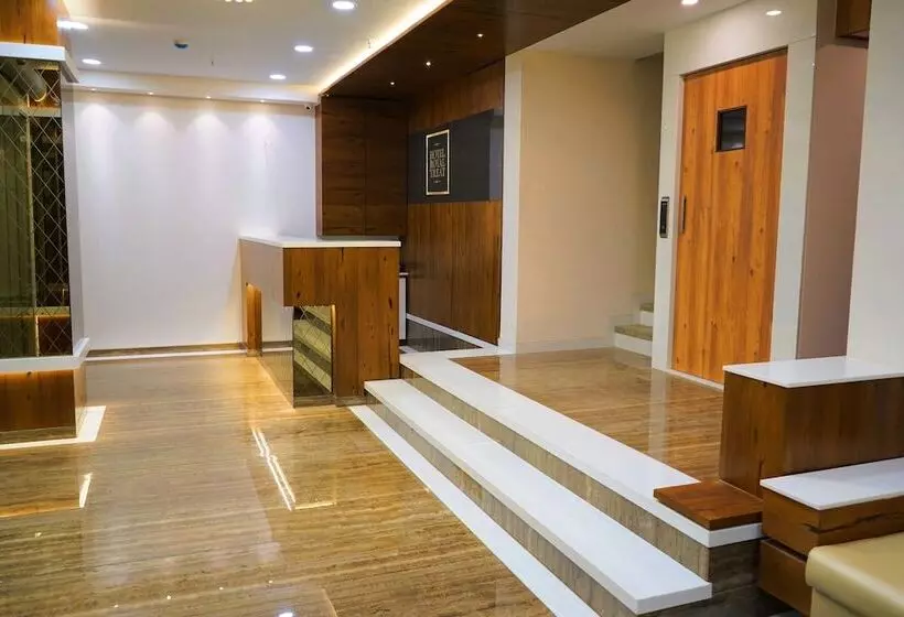 هتل Royal Treat Surat