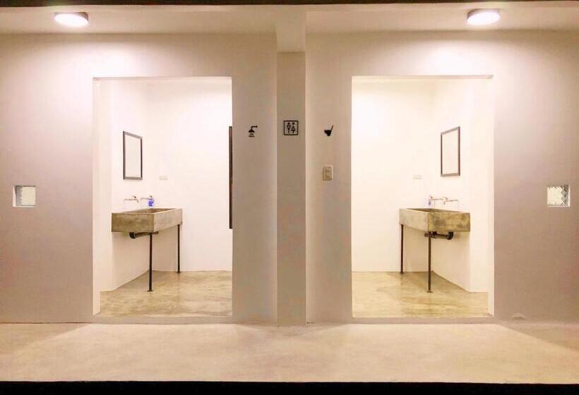 Pig Dive Hostel Moalboal