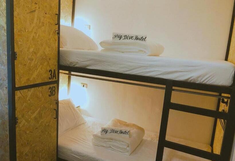 Pig Dive Hostel Moalboal