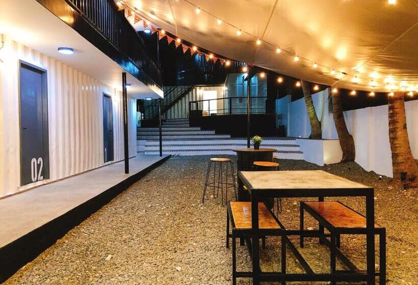 Pig Dive Hostel Moalboal