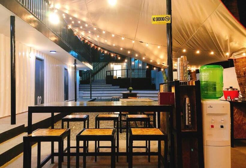 Pig Dive Hostel Moalboal