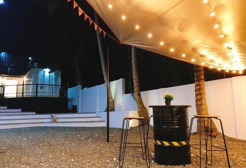 Pig Dive Hostel Moalboal