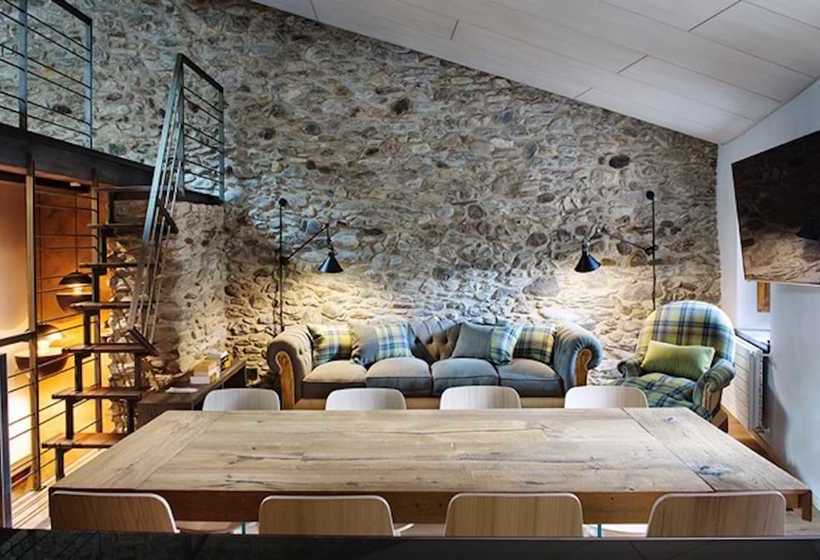 Cal Xixarro Near Sant Serni Church