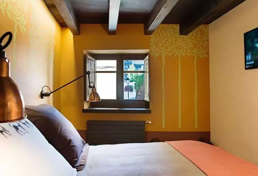 Cal Xixarro  Near Sant Serni Church