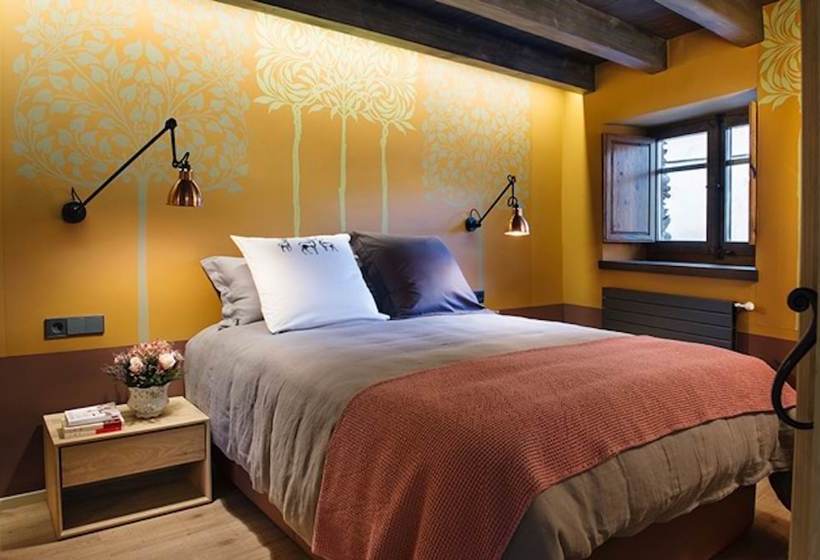 Cal Xixarro Near Sant Serni Church