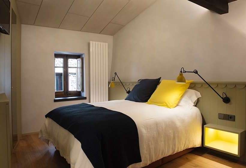 Cal Xixarro Near Sant Serni Church