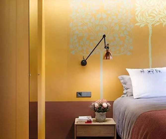 Cal Xixarro  Near Sant Serni Church