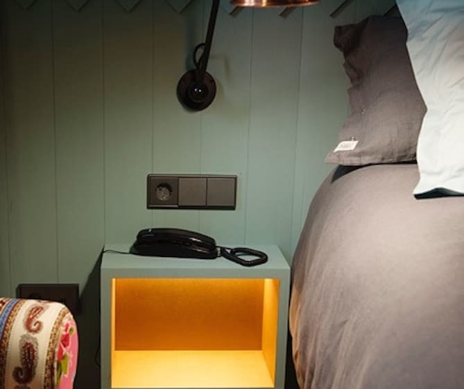 Cal Xixarro Near Sant Serni Church