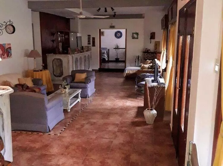 簡易ホテル Posada De La Villa