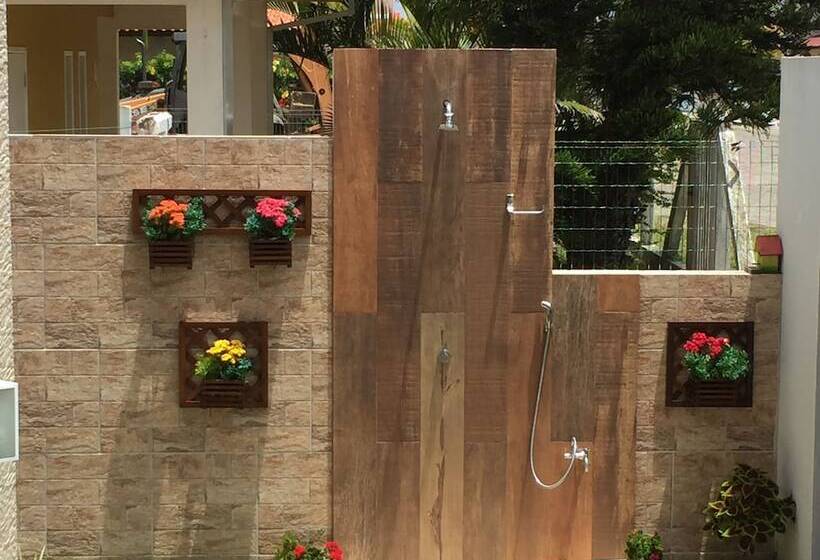 בית מלון כפרי La Plage Residence