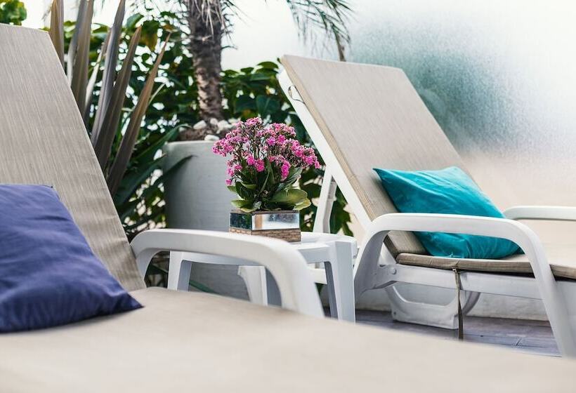 בית מלון כפרי La Plage Residence