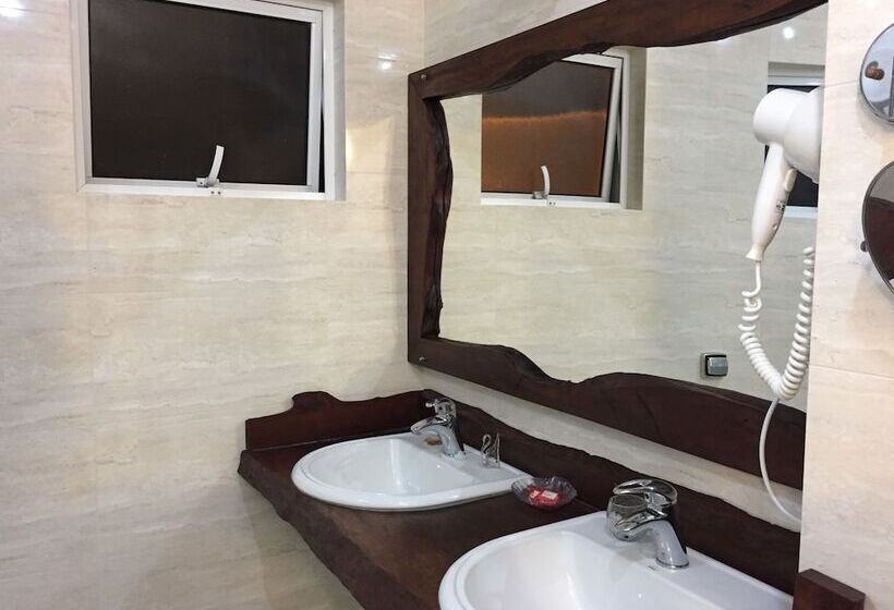 בית מלון כפרי La Plage Residence