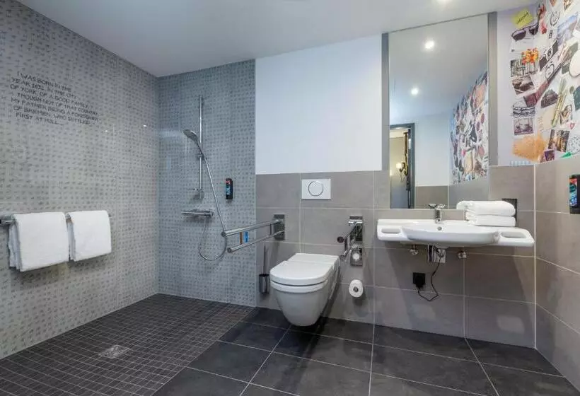 هتل Holiday Inn   The Niu, Crusoe Bremen Airport, An Ihg