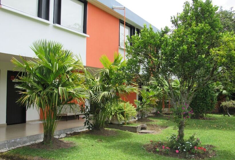 בית מלון כפרי Yalconia