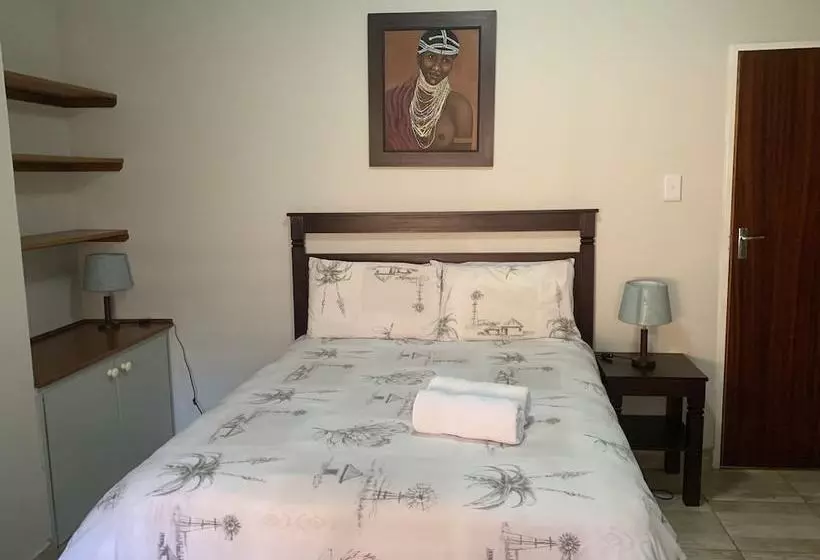 هتل At The Rocks Country Estate