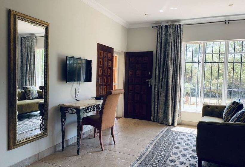 בית מלון כפרי At The Rocks Country Estate