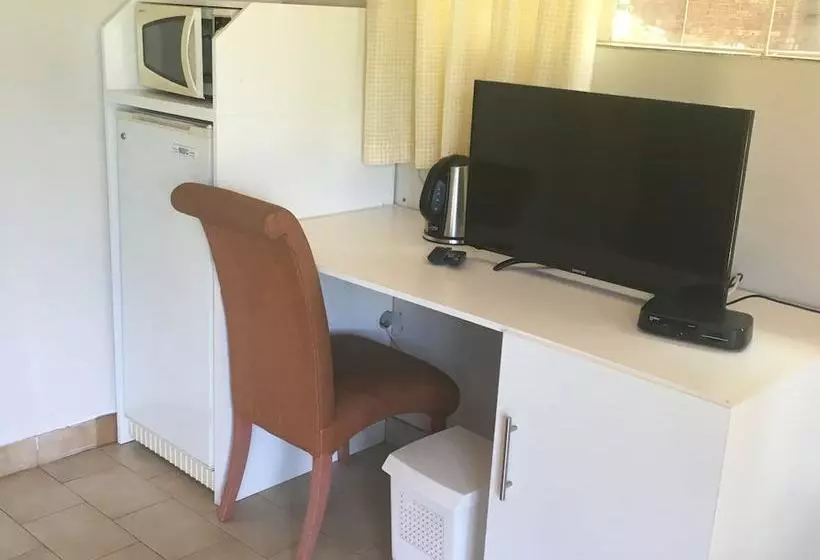 هتل At The Rocks Country Estate