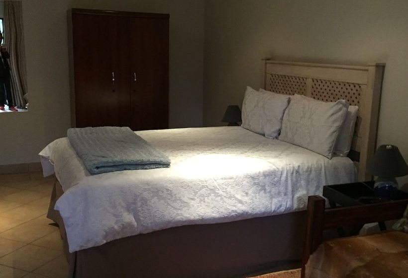 בית מלון כפרי At The Rocks Country Estate