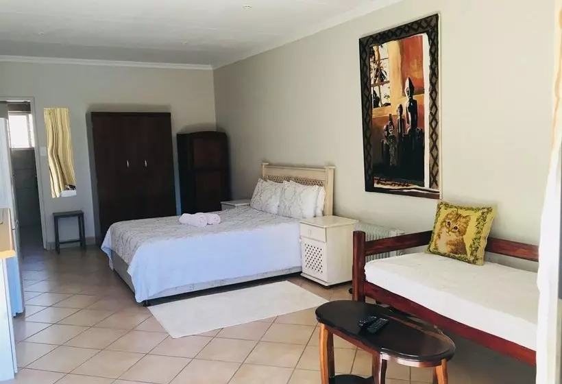 هتل At The Rocks Country Estate