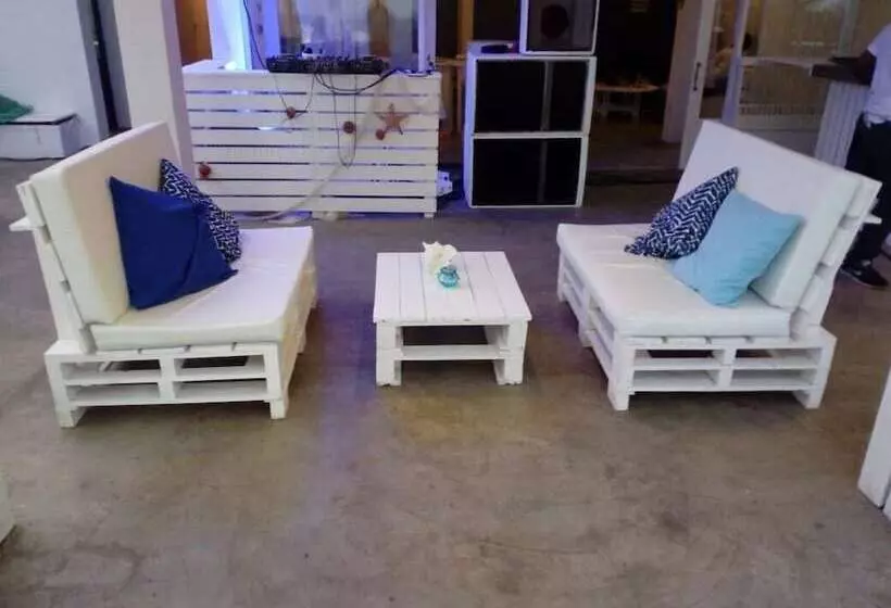 Hotelli Café Delmar