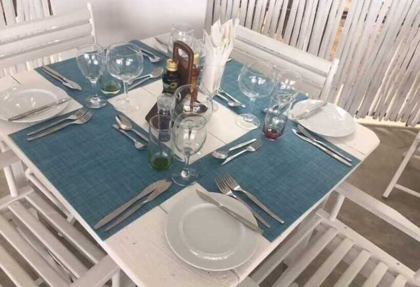 בית מלון כפרי Café Delmar