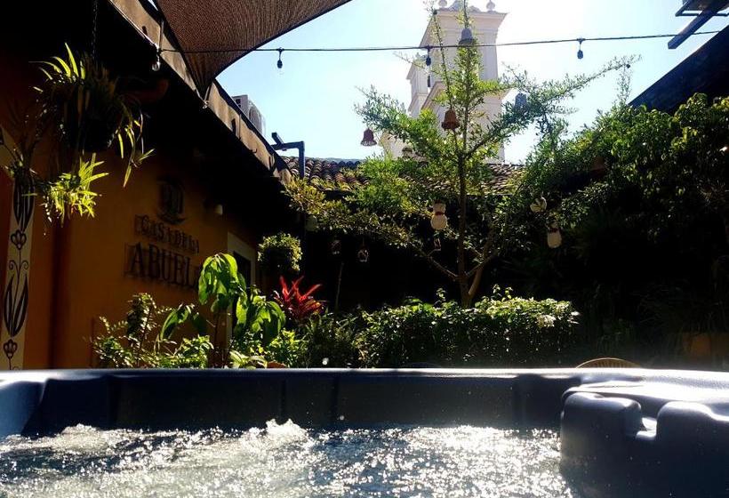 هتل Casa De La Abuela