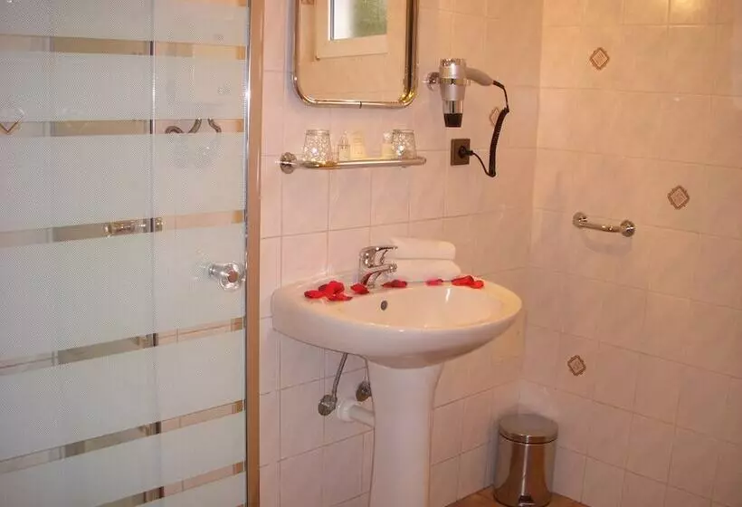 Residenssi Rezidence Fami Deluxe Design