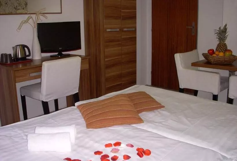 Residenssi Rezidence Fami Deluxe Design