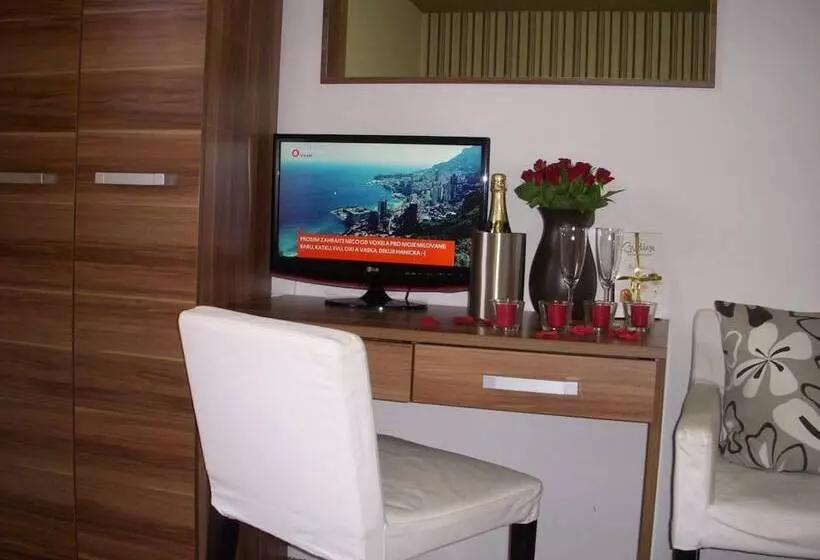 Residenssi Rezidence Fami Deluxe Design