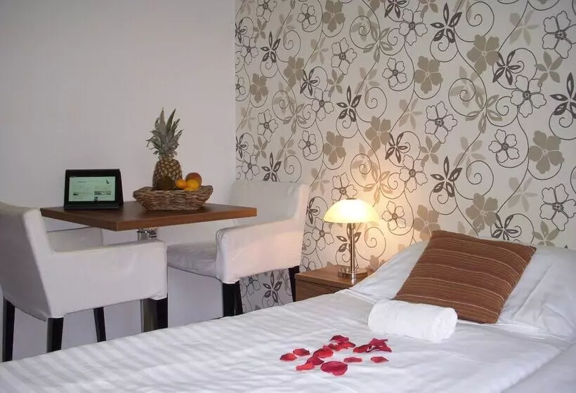 Residenssi Rezidence Fami Deluxe Design