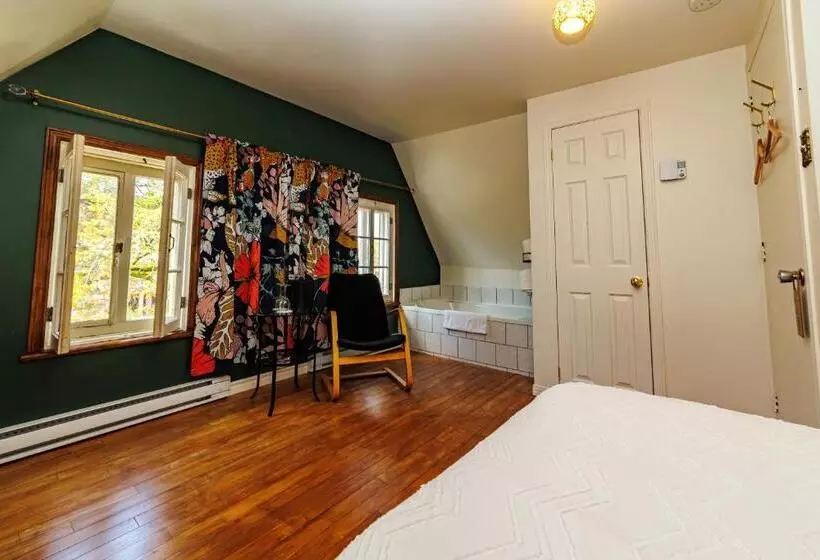 ベッドアンドブレックファースト Auberge La Marmite