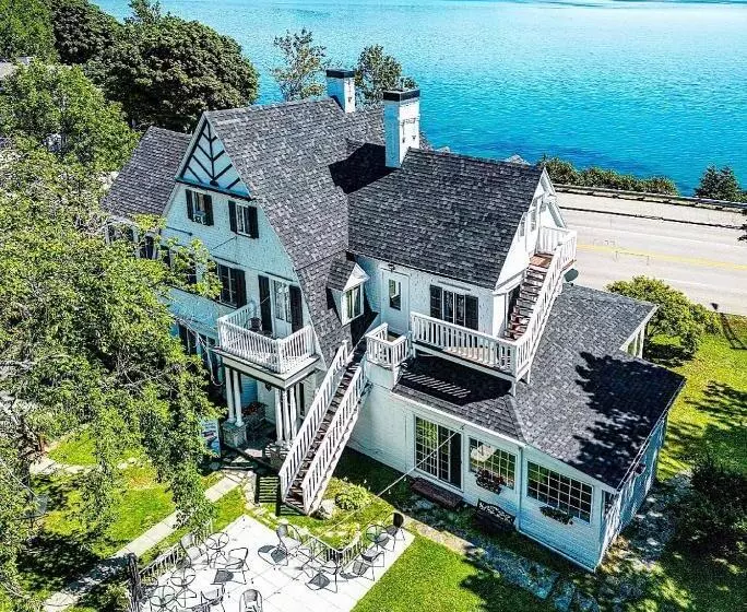 ベッドアンドブレックファースト Auberge La Marmite