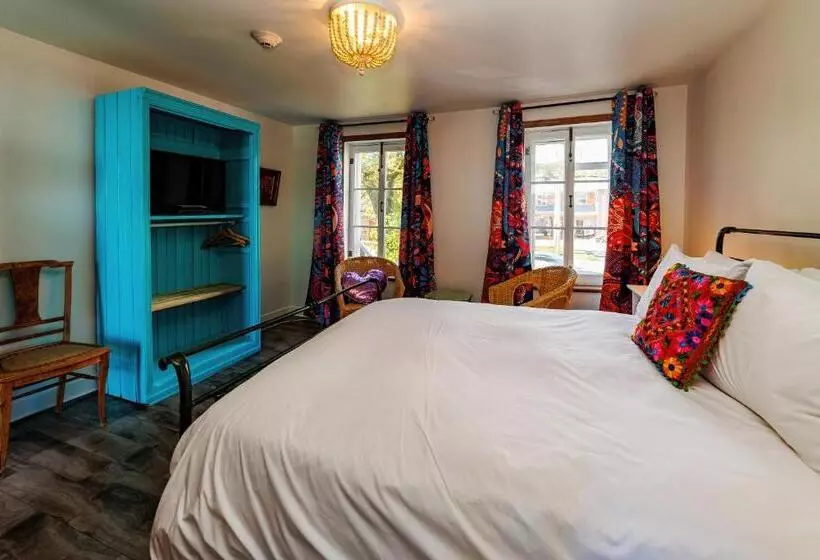 ベッドアンドブレックファースト Auberge La Marmite