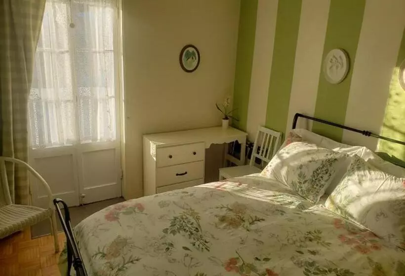 ベッドアンドブレックファースト Auberge La Marmite